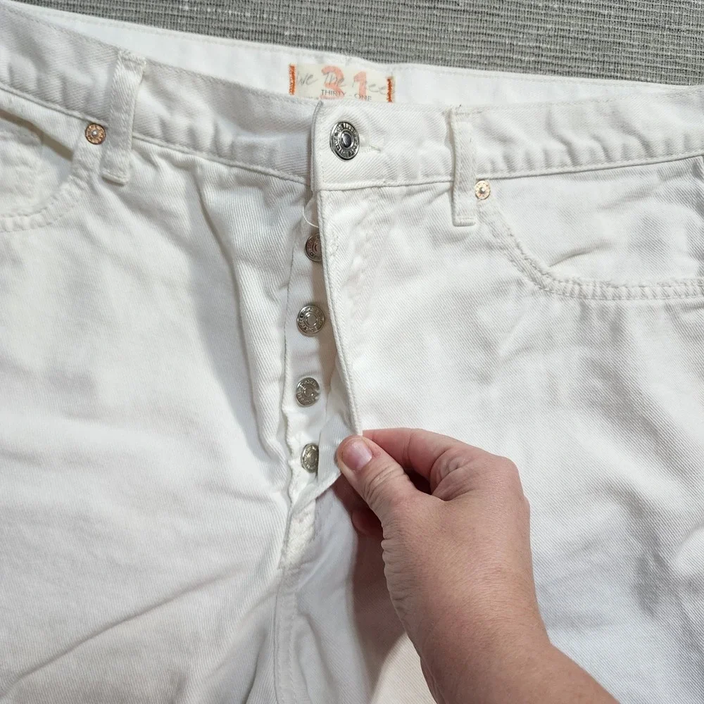 We The Free Free People White Distressed Raw Hem‎ Button Fly Jeans Size 31
